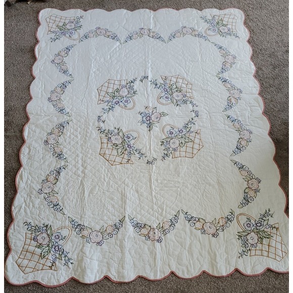 Shabby Country Quilt Machine Embroided Scallop Hand Quilted Fits Twin Bed 68x87